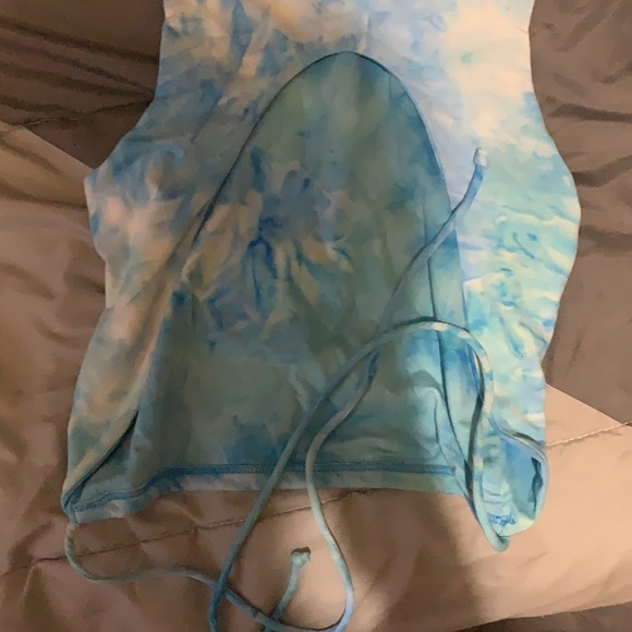 Rue21 back showing crop top size: XS - Picture 4 of 4